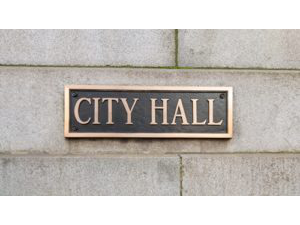City considers benefits of paperless council meetings